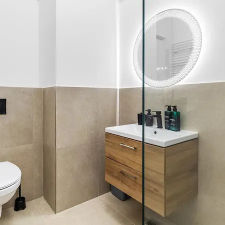 Levin In Odyssey Pool & *