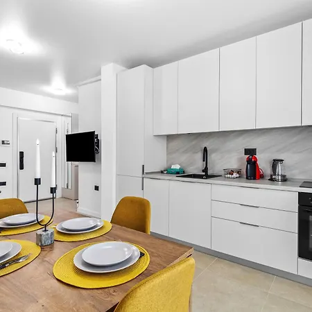 Levin In Odyssey Pool &