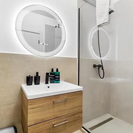 Levin In Odyssey Pool & Năvodari