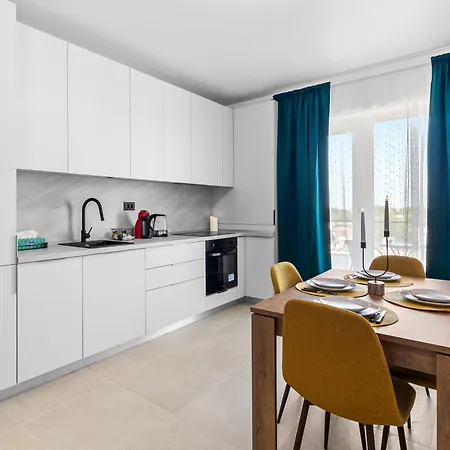 Levin In Odyssey Pool & Năvodari