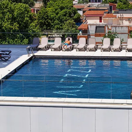 Levin In Odyssey Pool & Năvodari